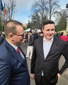Senatorul Cristian Rusu de la Calarasi prezent la Targul de Produse Pascale organizat de studenti