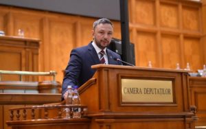Dragos Coman AUR a reusit sa blocheze o inititiva legislativa ce ar fi permis vanzarea activelor statului roman pentru acoperirea unor litigii inclusiv cel cu compania farmaceutica Pfizer