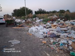 REBU Calarasi colecteaza tone de deseuri din cartierul Oborul Nou ca urma re apelului la curatenie lansat de seful Politiei Locale Liviu Oltenacu