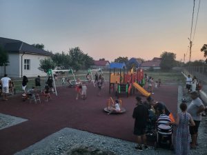 Rosei Primarul George Chirita amenajeaza un loc de joaca pentru copii