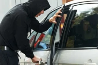 Hoțul care a spart un autoturism, prins la Călărași