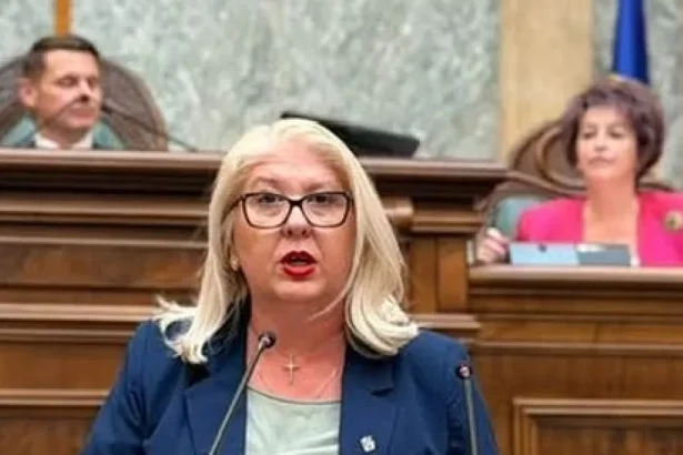 Senator PSD Daniela Mihai: Susțin 3 zile libere în plus pentru părinți monoparentali